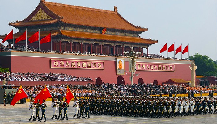 致敬胜利荣光 凝聚奋进力量 | 小伦智造全员观看抗战胜利80周年纪念大会